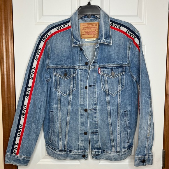 Levis Premium Trucker Jacket Mens Large Blue Denim Logo Tape Sleeve Stripe L - Picture 2 of 11